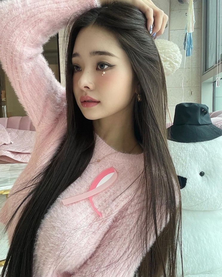 잘나가는 '솔로지옥' 프리지아, 짝퉁 논란 휩싸여 "샤넬 크롭티가 짝퉁?" 네티즌들 불편해 잘나가는 '솔로지옥' 프리지아, 짝퉁 논란 휩싸여 "샤넬 크롭티가 짝퉁?" 네티즌들 불편해