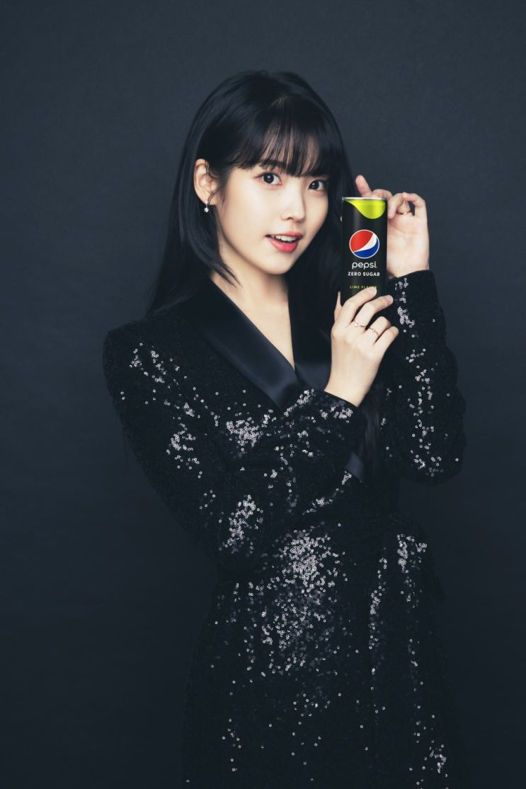 아이유, 검은색 드레스 입고 빼어난 미모 광고 화보에서도 예쁨 뿜뿜 아이유, 검은색 드레스 입고 빼어난 미모 광고 화보에서도 예쁨 뿜뿜