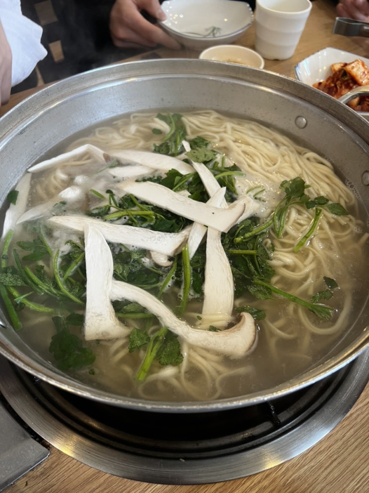  [동탄 개나리공원 맛집] 뜨끈하고 시원한 국물로 해장 '복이네복칼국수'
