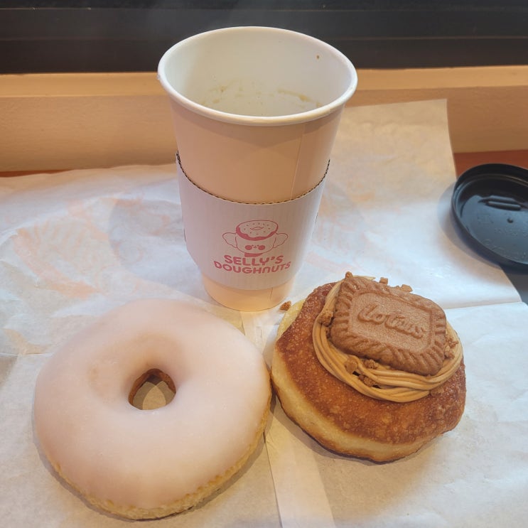  내돈쓴. 도넛. SELLY's DOUGHNUTS.