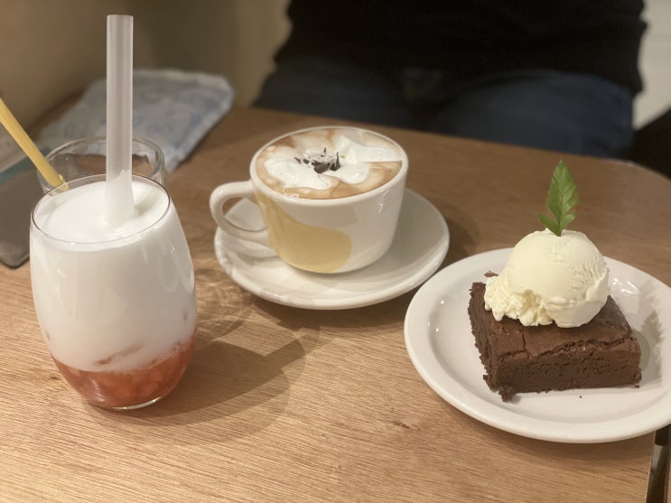 귀여운 이수 카페 브르브르 귀여운 이수 카페 브르브르