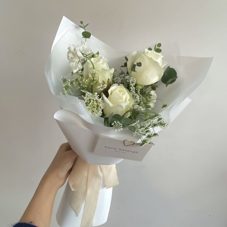  [문정동 꽃집] 겨울과 어울리는 고급스러운 화이트꽃다발