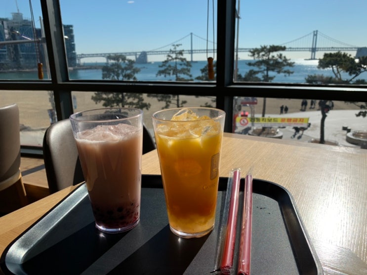 광안리 핫플레이스,해변에서 즐기는 공차! 이번 신메뉴 리얼 딸기쥬얼리 밀크티와 망고 요구르트 마시며 오션뷰 감상했어요! (+ 공차 광안리점) 광안리 핫플레이스,해변에서 즐기는 공차! 이번 신메뉴 리얼 딸기쥬얼리 밀크티와 망고 요구르트 마시며 오션뷰 감상했어요! (+ 공차 광안리점)