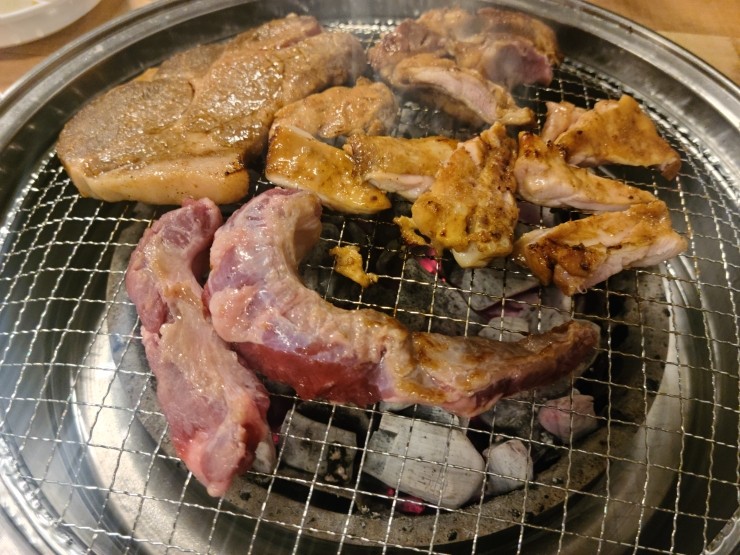  경기도 파주에서 무한리필 숯불닭갈비과 막창 실망맛집인 [민이네 숯불닭갈비 막창] 입니다.