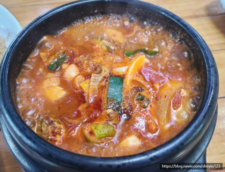 [아주대 손두부] 두부전문점 손두부家 얼큰순두부찌개와 돈까스 솔직후기