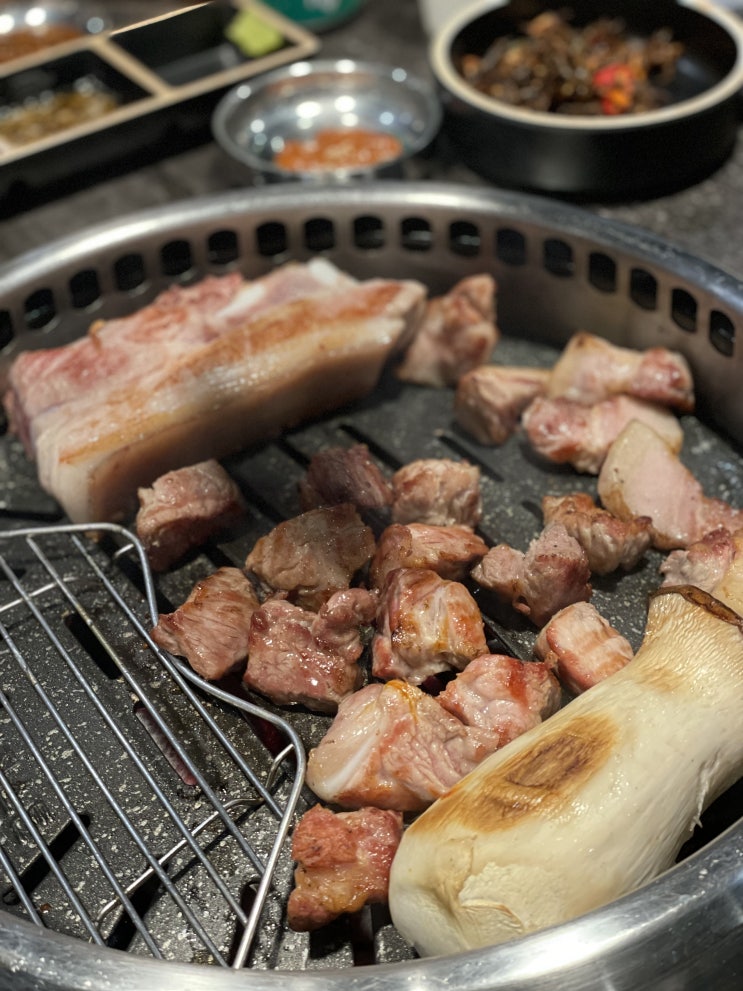  제주 돌담흑돼지 중문 - 흑돼지 근고기 맛집 아기랑 (아기의자/주차/뿔소라게우밥)
