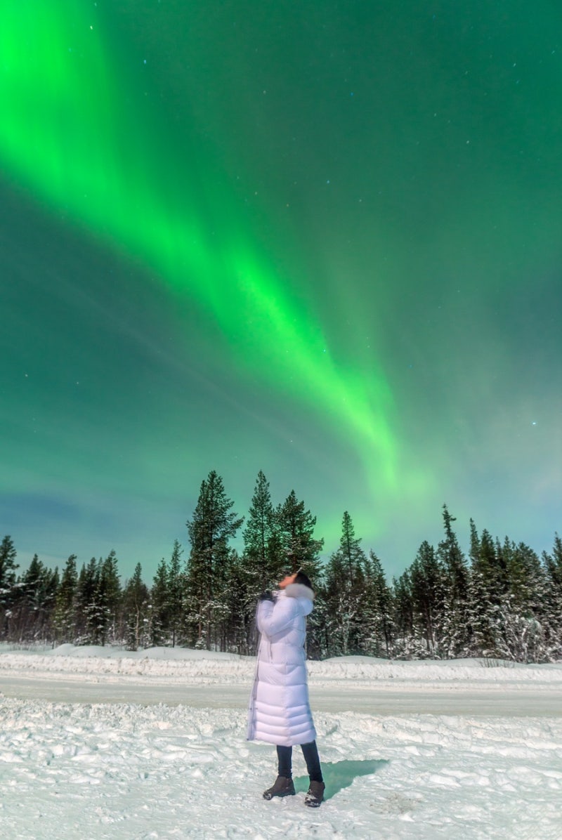 영화 \u003c악마는 프라다를 입는다\u003e 미란다 편집장의 실제 모델인 전 보그 편집장 안나 윈투어가 어시스턴트를 모집합니다.😎 근무지는 뉴욕  보그 본사이며 연봉은 최대 12만 5천 달러(약 1억 6천만 원)로 알려졌는데요. 전설의 옆자리에서 커리어를 시작할, image size:800x1196