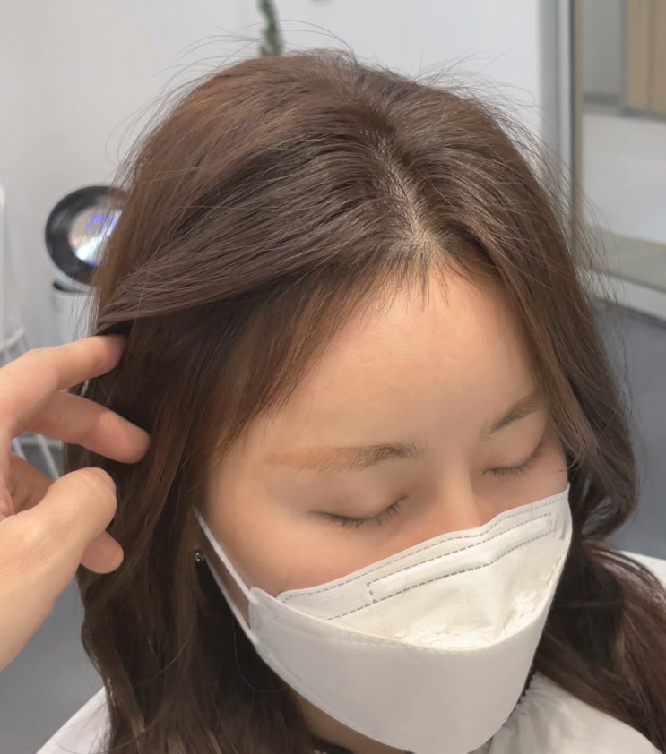  헤어라인쉐도우 부럽지 않은 제니 잔머리펌 원숭이이마 탈출