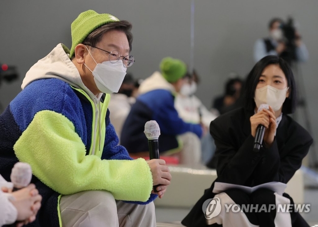 이재명 "연말정산 공제확대…2030 취업자 100만원 특별공제" 이재명 "연말정산 공제확대…2030 취업자 100만원 특별공제"