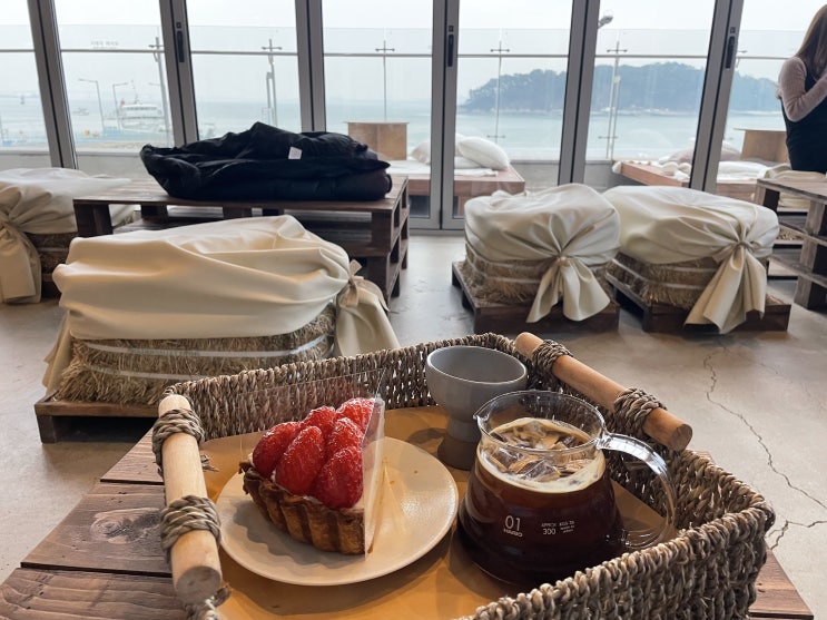  영종도 구읍뱃터 오션뷰카페 : 바다앞농장 , 디저트가 맛있는 카페 , 바다뷰 테라스 카페