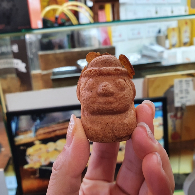  동문시장 먹거리 귤하르방빵, 오메기떡, 우도땅콩크림도너츠 - 귤하르방, 진아떡집, 아베베베이커리