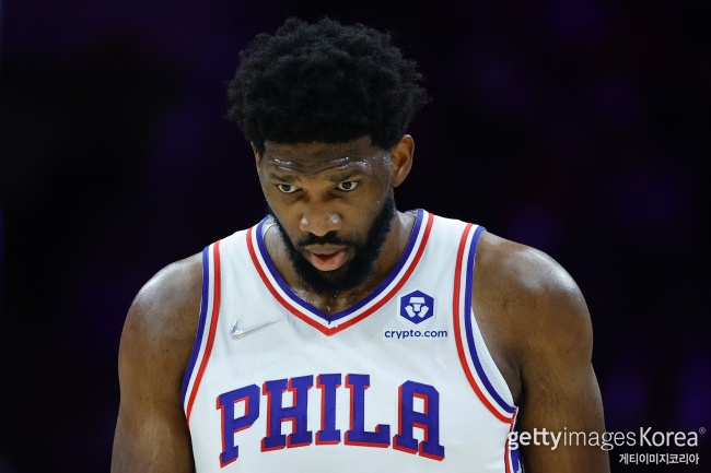 [오늘의 NBA] 조엘 엠비드, 코비를 재현한 미드레인지 마스터
