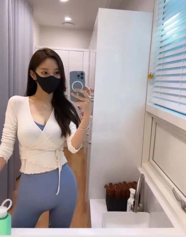 필라테스 하면서 몸매 뽐낸 '여신강림' 야옹이 작가, 레깅스 패션 입고 '골반 끝판왕' 인증 필라테스 하면서 몸매 뽐낸 '여신강림' 야옹이 작가, 레깅스 패션 입고 '골반 끝판왕' 인증