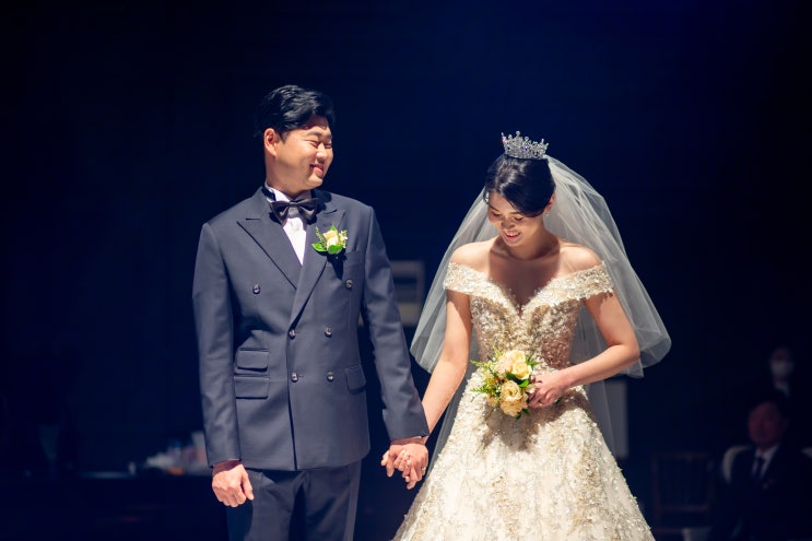  너무 매력적인 신부님 성격은 더 매력적