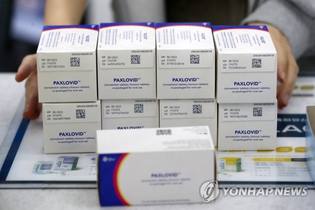 먹는치료제 투약 109명뿐…대상 확대하고 전담약국 추가 지정 먹는치료제 투약 109명뿐…대상 확대하고 전담약국 추가 지정