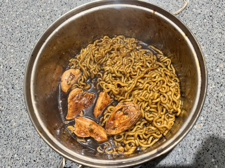  1.20 식단일기(풀무원 로스팅 짜장면, 연어장 덮밥)