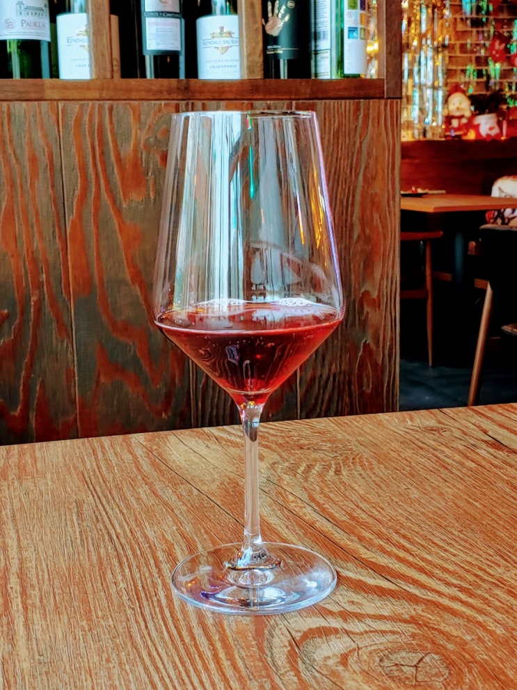 와인잔 잡는법