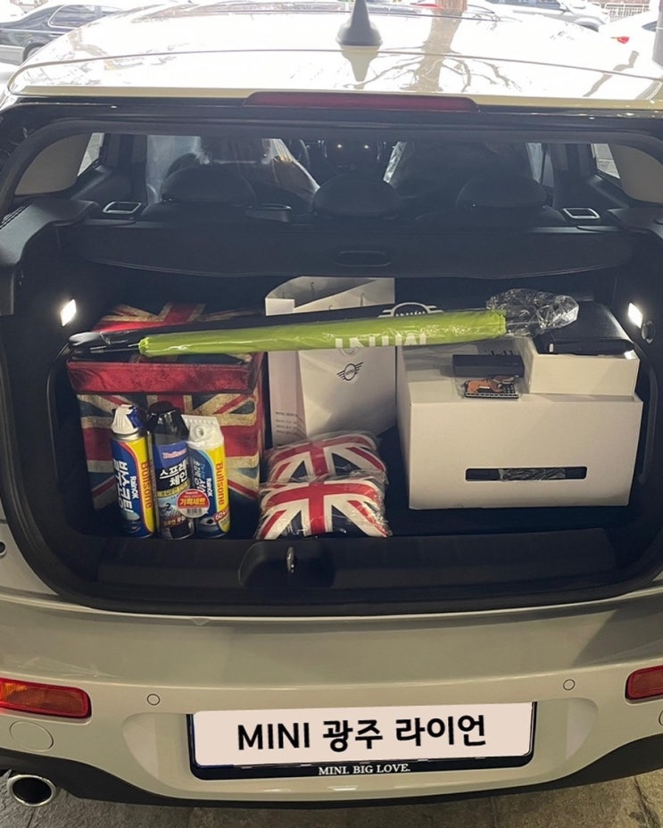 미니쿠퍼 클럽맨 화이트실버 출고 - 광주라이언 미니쿠퍼 클럽맨 화이트실버 출고 - 광주라이언