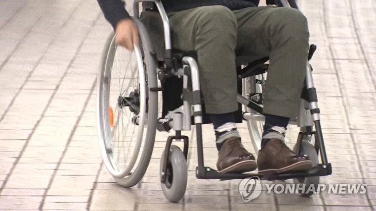 오이도역 참사 21주기…'고립과 우울 사이' 휠체어 장애인들