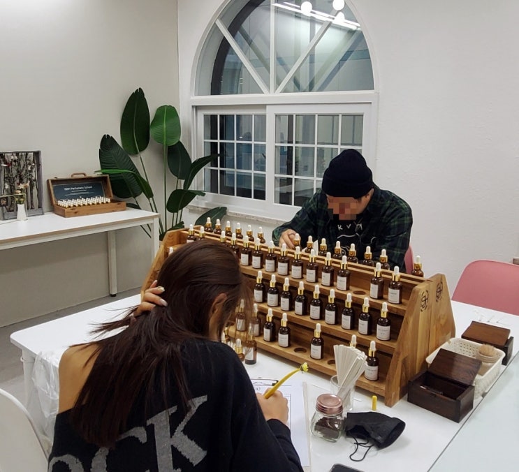  향수만들기 커플체험 원데이클래스 향수공방 조향스쿨