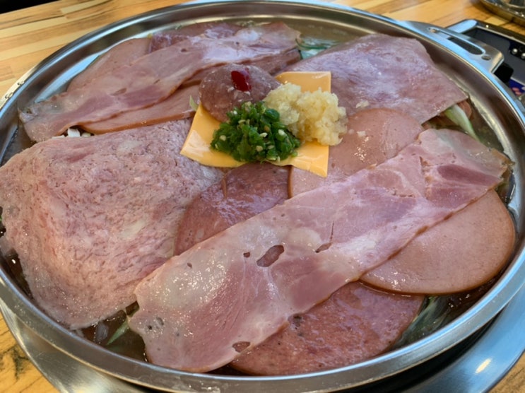 센텀시티맛집! "이태리부태찌개 센텀시티점" 에서 에서 "부대전골" 먹었는데 햄과 소시지 종류만 6가지가 들어가서 푸짐 그 자체