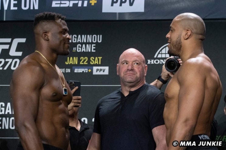 UFC 270: 프란시스 은가누 vs 시릴 간 계체 영상과 결과 UFC 270: 프란시스 은가누 vs 시릴 간 계체 영상과 결과