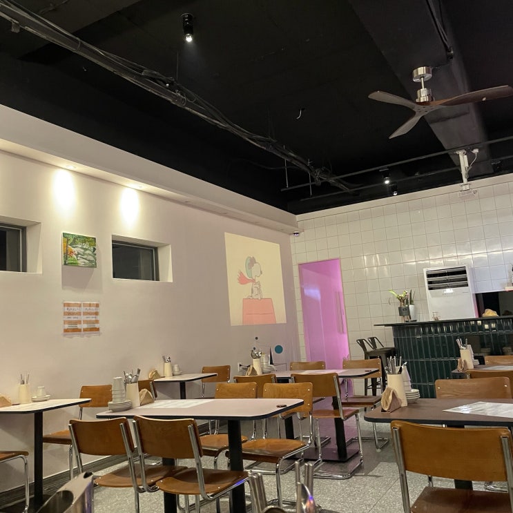  동명동에서 다양한 칵테일 즐기고 싶을 때, 맛있는 양식과 일식 메뉴까지! 동명동 다이닝 펍 바닐라