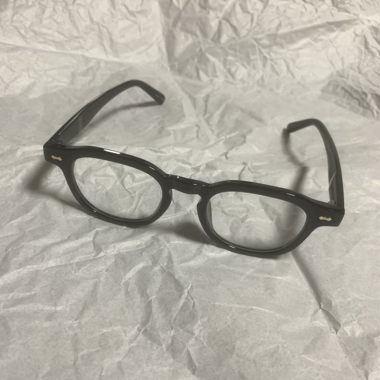  안경 브랜드 '한글안경' 서울 컬렉션 연남 블랙 뿔테 안경 코디(무신사스토어, 29cm 등 편집샵 입점 브랜드)