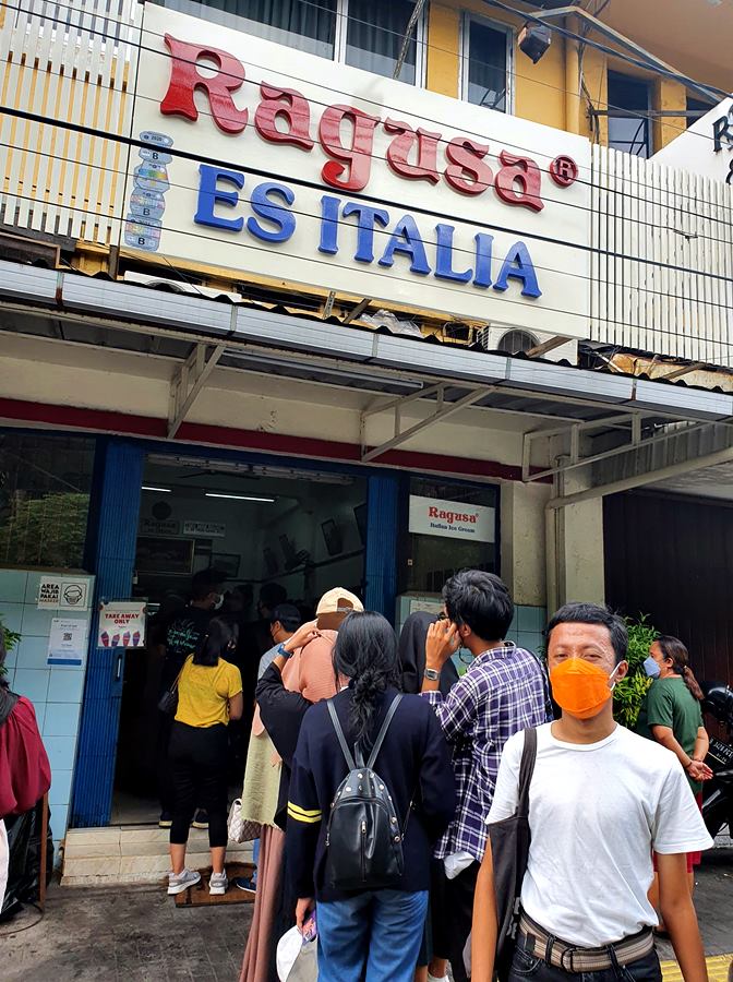  자카르타 줄서야 먹을수 있는 아이스크림 Ragusa Es Italia