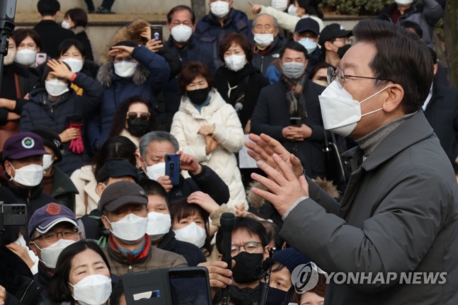 이재명 "총 311만호 주택공급…김포공항 존치하고 주변 20만호" 이재명 "총 311만호 주택공급…김포공항 존치하고 주변 20만호"