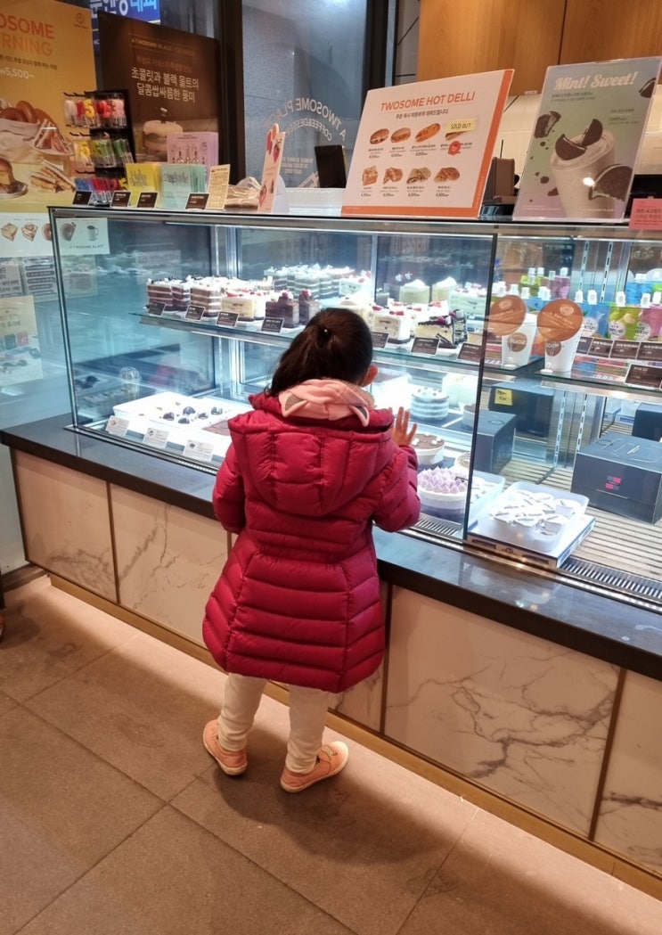 딸래미 최애 투썸케이크 유통기한 알아보고 보관해요 딸래미 최애 투썸케이크 유통기한 알아보고 보관해요