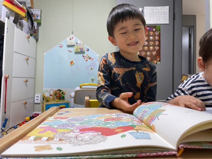  할머니와의 추억을 떠올리게 하는 그림책 <한 코 두 코>