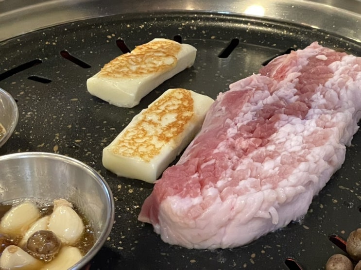  목동사거리 고기 맛집, 칼삼겹살이 예술인 "모던꿀꿀"