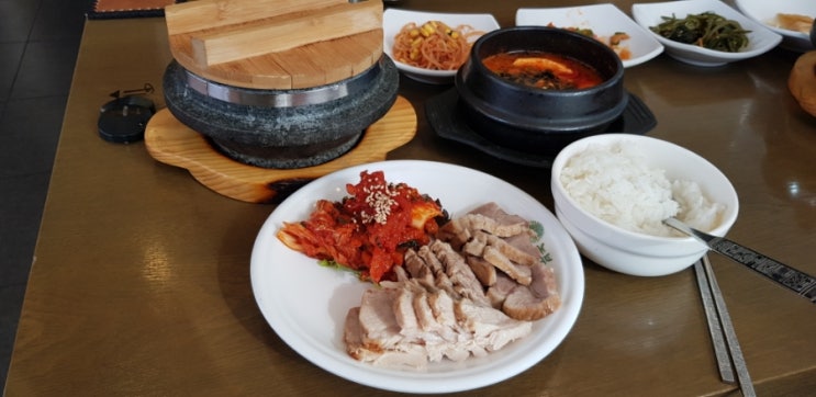 평촌 오비즈타워 2층 맛집 음식점 놀부보쌈 순두부정식 보쌈