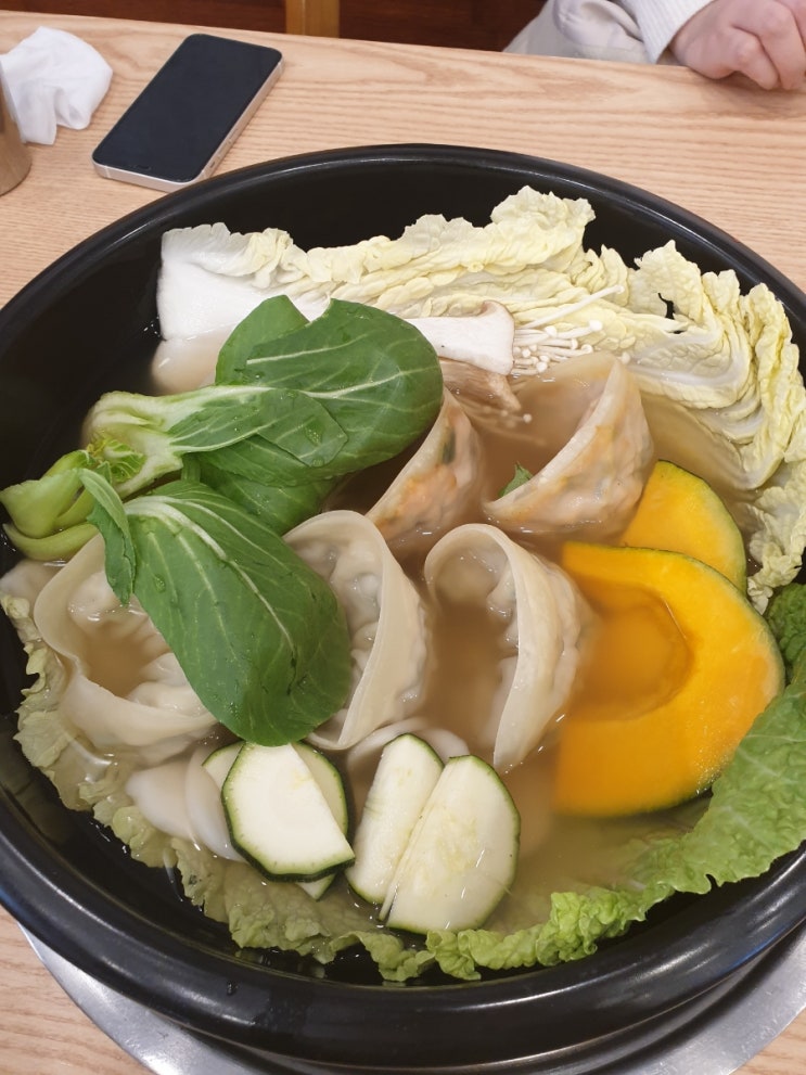  추운 겨울날 먹으면 더욱 맛있는 개성손만두 요리전문점 만두전골