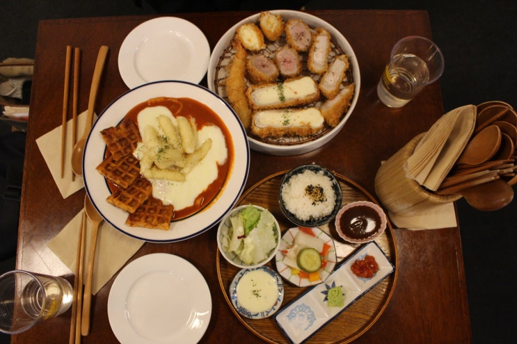 떡볶이와 돈까스를 한번에 먹을 수 있는 연남동맛집 로맨틱치즈봉봉