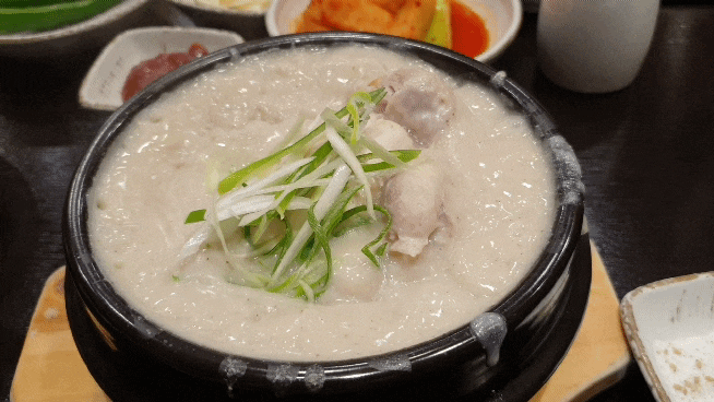  담백하고 고소한(Ft.경복궁 삼계탕)