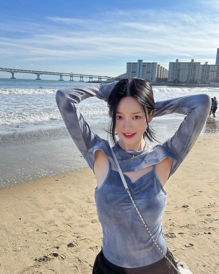'견미리 딸' 이유비, 한겨울에 양쪽 겨드랑이 노출된 민소매 티셔츠 입고 '시선 강탈' '견미리 딸' 이유비, 한겨울에 양쪽 겨드랑이 노출된 민소매 티셔츠 입고 '시선 강탈'