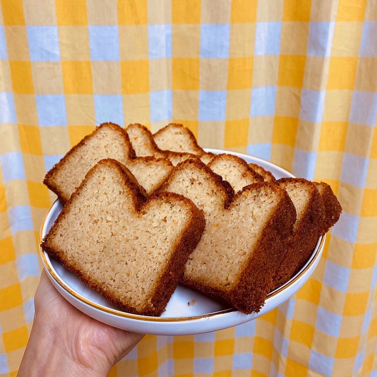 집에서 쉽게 할 수 있는 맛있는 베이킹! 부드럽고 촉촉한 아몬드 파운드 케익 만들기