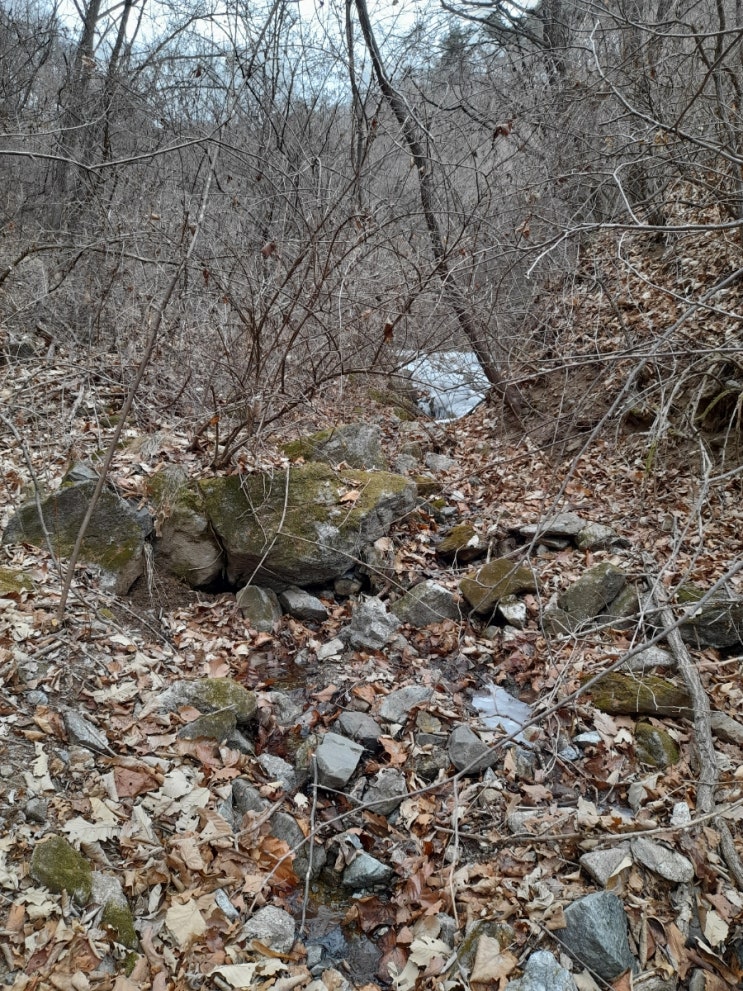산골 계곡 산행