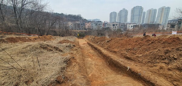 [충청미디어] 청주 우암산 도시생태축서 조선시대 추정 주거지 발견