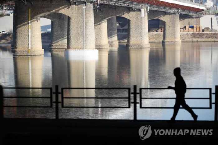 "달리면 내려간다" 건강관리하면 보험료 깎아주는 보험사들 "달리면 내려간다" 건강관리하면 보험료 깎아주는 보험사들