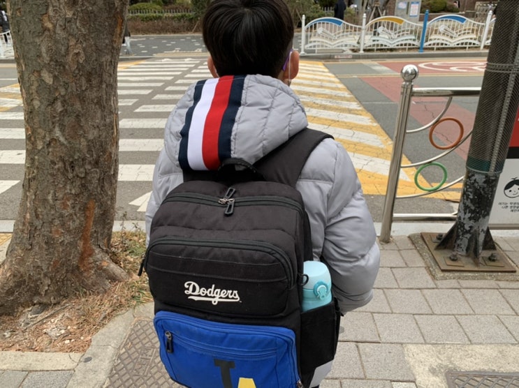 오늘은 우리 어린이 개학날 가방이 무거워서 배웅도 할겸 나섰는데 괜스레 섭섭함만 가지고 들어왔네요~ 오늘은 우리 어린이 개학날 가방이 무거워서 배웅도 할겸 나섰는데 괜스레 섭섭함만 가지고 들어왔네요~