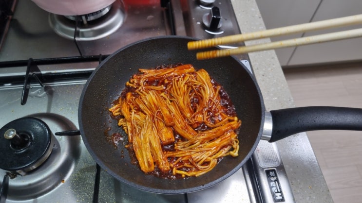 팽이버섯 불닭소스 궁금해서 먹어봤어요 남은 팽이버섯 활용
