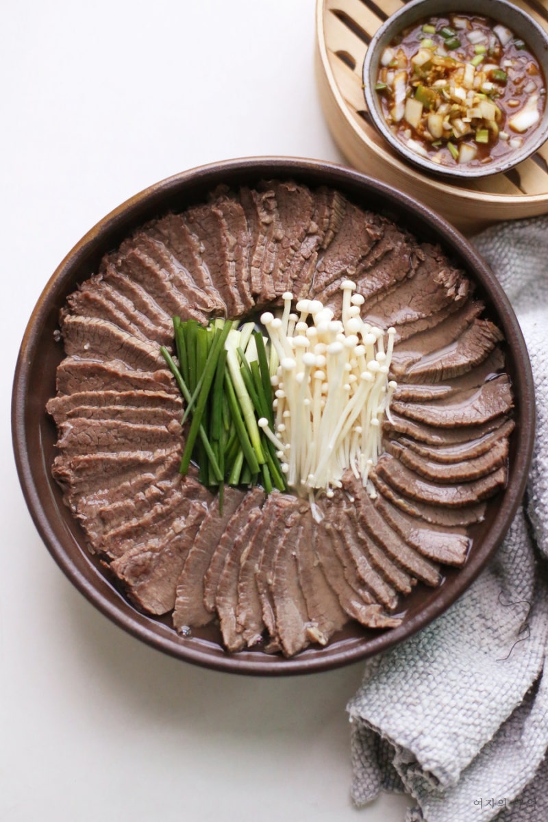 소고기 수육 맛있게 삶는법 양지 소고기 수육 소스와 부위 생일상차림 메뉴 : 네이버 블로그