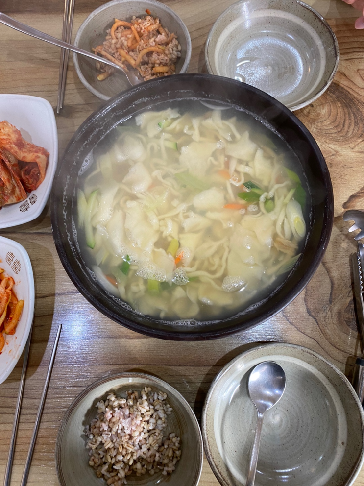 찐 바지락 칼국수 맛을 보여준 수원 청학동 항아리칼국수