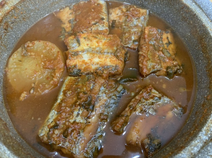 제 인생의 첫 "갈치조림" 레시피 보고 만들어봤는데~ 오!! 생각보다 너무 맛있게 만들어져서 대만족이에요 (+ 레시피 포함) 제 인생의 첫 "갈치조림" 레시피 보고 만들어봤는데~ 오!! 생각보다 너무 맛있게 만들어져서 대만족이에요 (+ 레시피 포함)