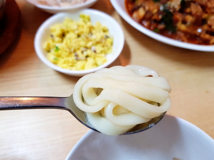  비비고 진한 교자칼국수 :: 은은한 불맛까지 만족~!