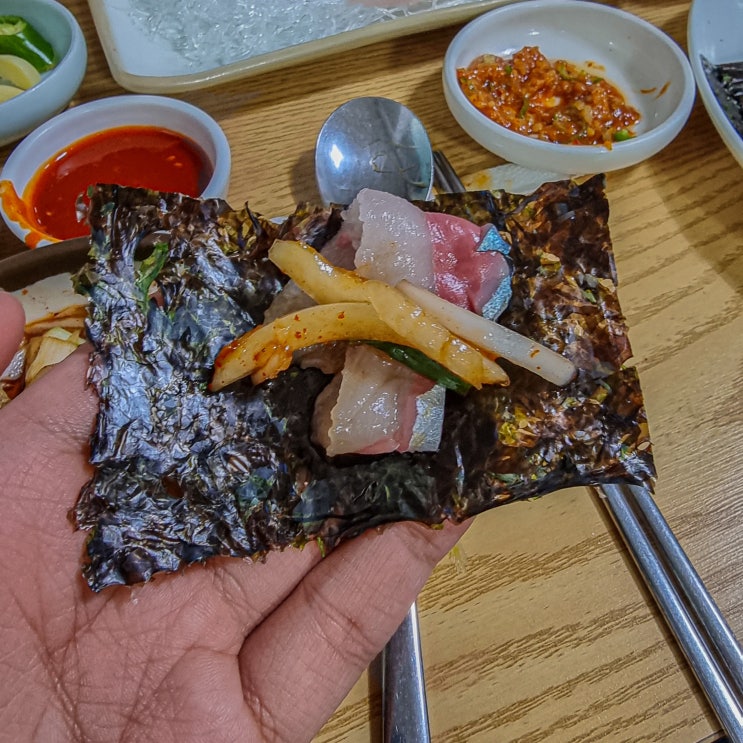  제주 해변횟집, 고소하게 기름지는 애월 고등어회