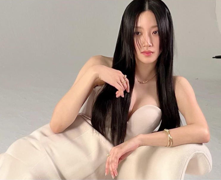 배우 문가영, 오프숄더 의상 입고 볼륨감 있는 몸매 뽐내 "모두 뒤집어졌다" 배우 문가영, 오프숄더 의상 입고 볼륨감 있는 몸매 뽐내 "모두 뒤집어졌다"